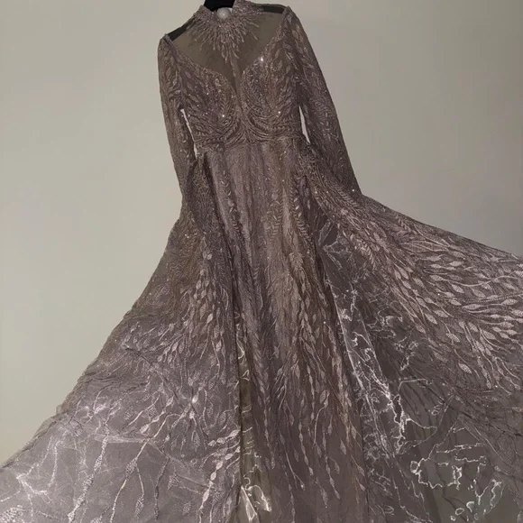 Party dresses - Picture 16 of 17